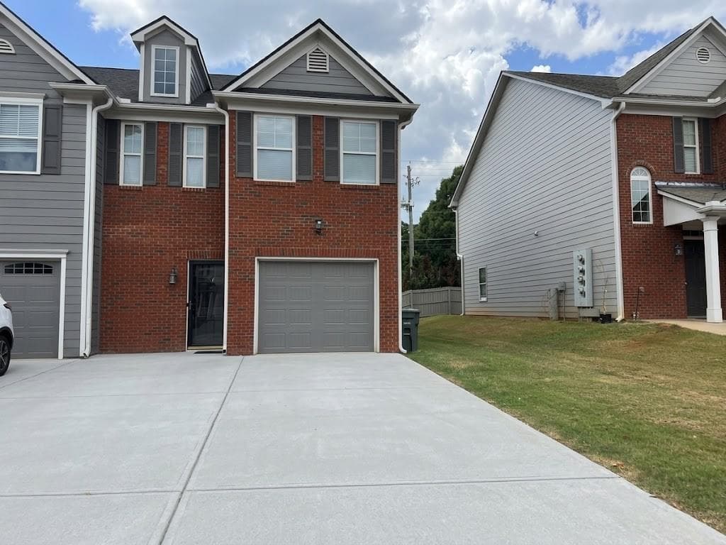 3 bedroom, 3 bathroom, 1,582 sq ft triplex for rent at 34 N Oaks Circle, Cartersville, GA 30121 for $1,550 a month