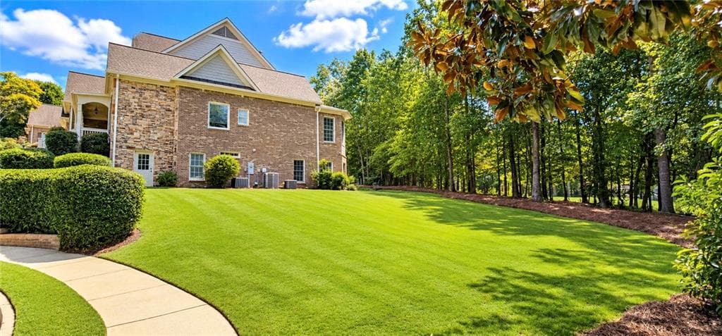 5 bedroom, 5 bathroom, 5,402 sq ft single family residence for sale at 205 Fairway Overlook Drive, Acworth, GA 30101 — photo 4