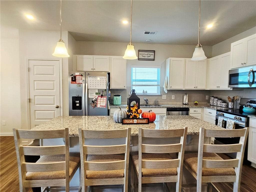 4 bedroom, 3 bathroom, 2,061 sq ft single family residence for sale at 17 Rambling Oaks Drive, Rome, GA 30165 — photo 9