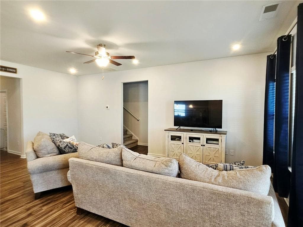 4 bedroom, 3 bathroom, 2,061 sq ft single family residence for sale at 17 Rambling Oaks Drive, Rome, GA 30165 — photo 7