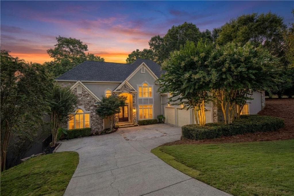5 bedroom, 6 bathroom, 8,055 sq ft single family residence for sale at 8370 Sentinae Chase Drive, Roswell, GA 30076 — photo 4