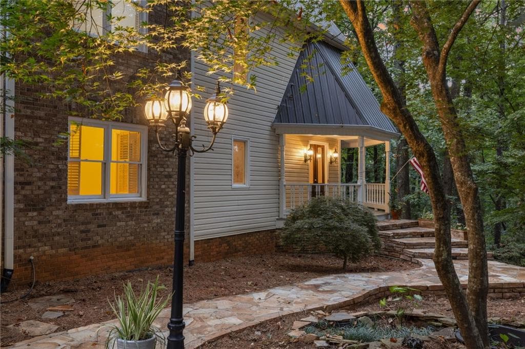 4 bedroom, 3 bathroom, 5,626 sq ft single family residence for sale at 5633 Aven Road, Marietta, GA 30068 — photo 2