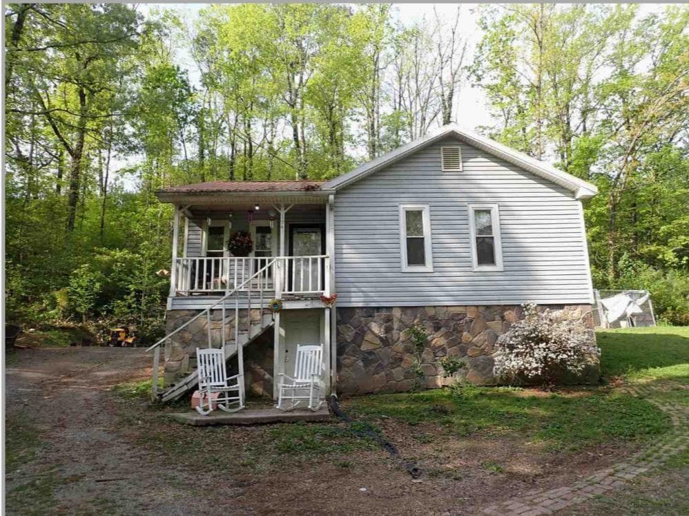 2 bedroom, 2 bathroom, 1,236 sq ft home for sale at 194 Cagle Road, Chatsworth, GA