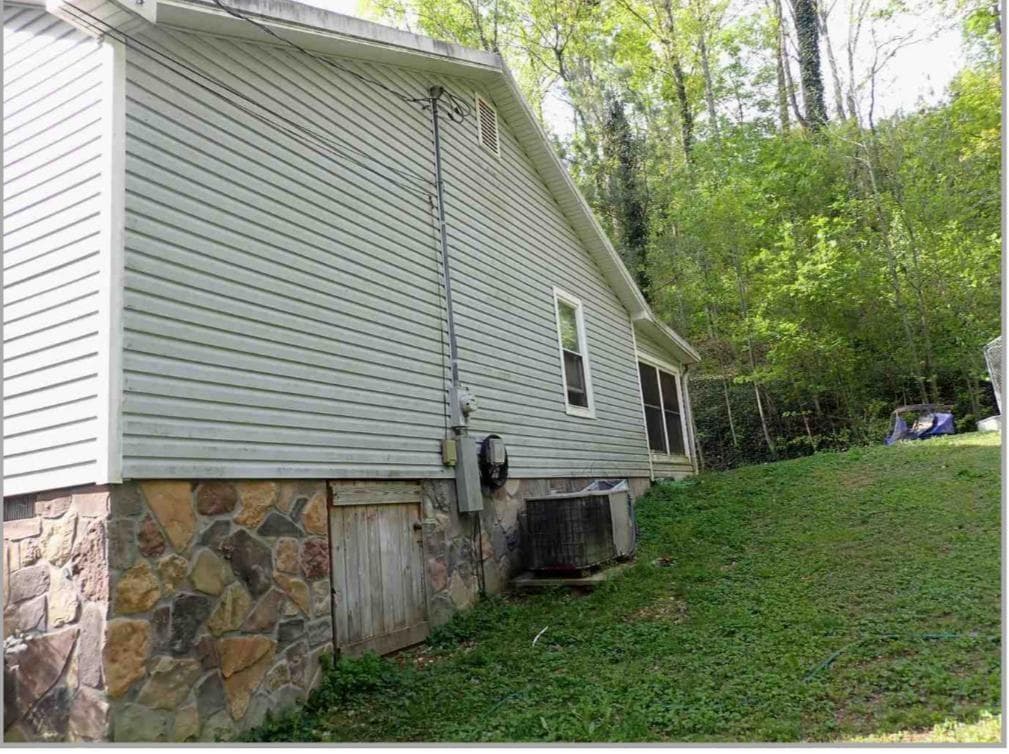 2 bedroom, 2 bathroom, 1,236 sq ft single family residence for sale at 194 Cagle Road, Chatsworth, GA 30705 — photo 2