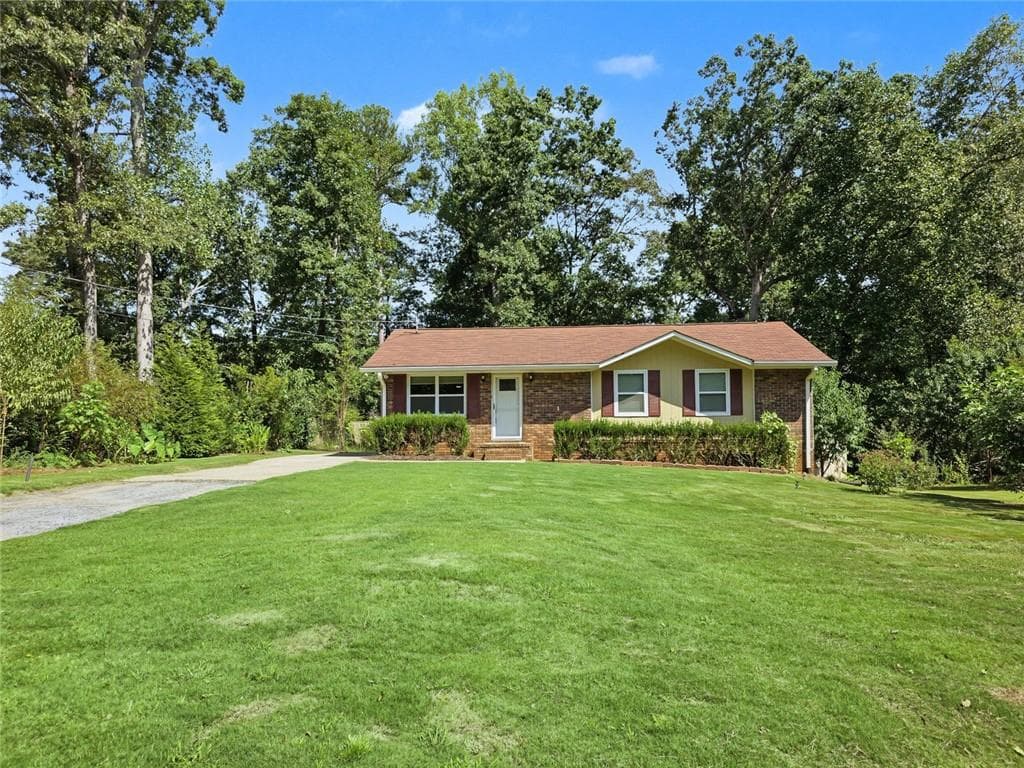 3 bedroom, 2 bathroom, 1,075 sq ft single family residence for sale at 1898 Burfordi Drive, Marietta, GA 30008 — photo 1 of 30