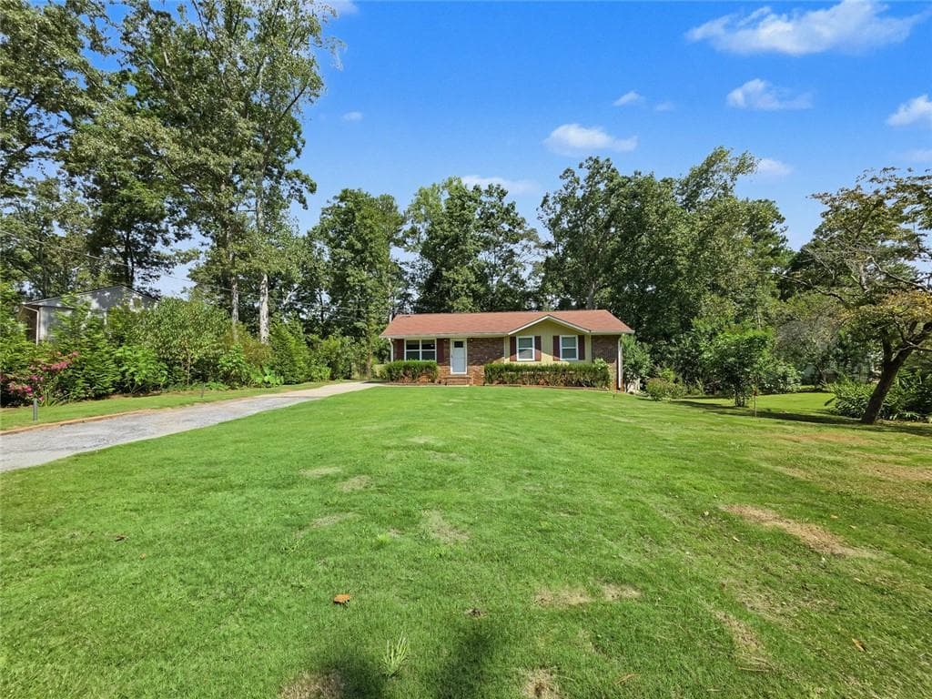 3 bedroom, 2 bathroom, 1,075 sq ft single family residence for sale at 1898 Burfordi Drive, Marietta, GA 30008 — photo 2