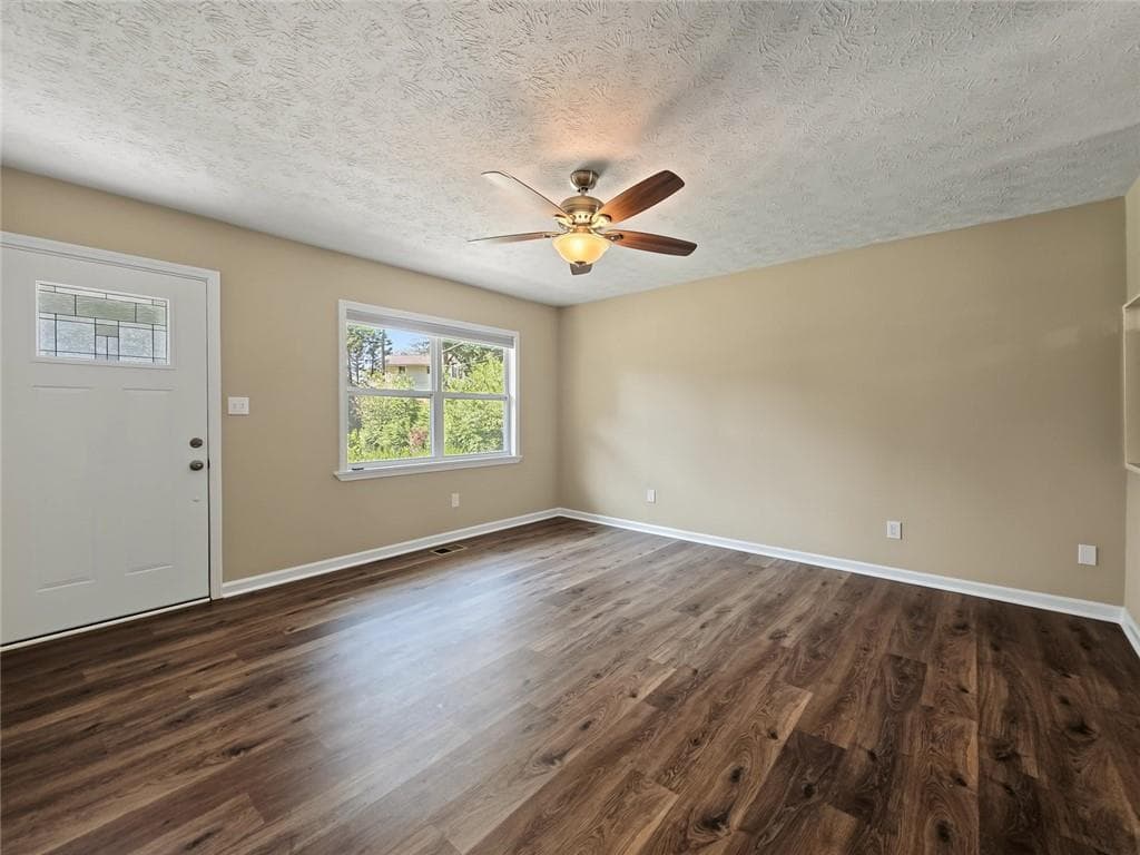 3 bedroom, 2 bathroom, 1,075 sq ft single family residence for sale at 1898 Burfordi Drive, Marietta, GA 30008 — photo 3