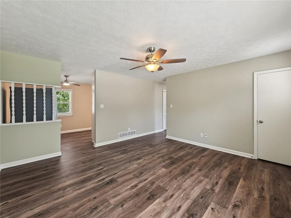 3 bedroom, 2 bathroom, 1,075 sq ft single family residence for sale at 1898 Burfordi Drive, Marietta, GA 30008 — photo 4