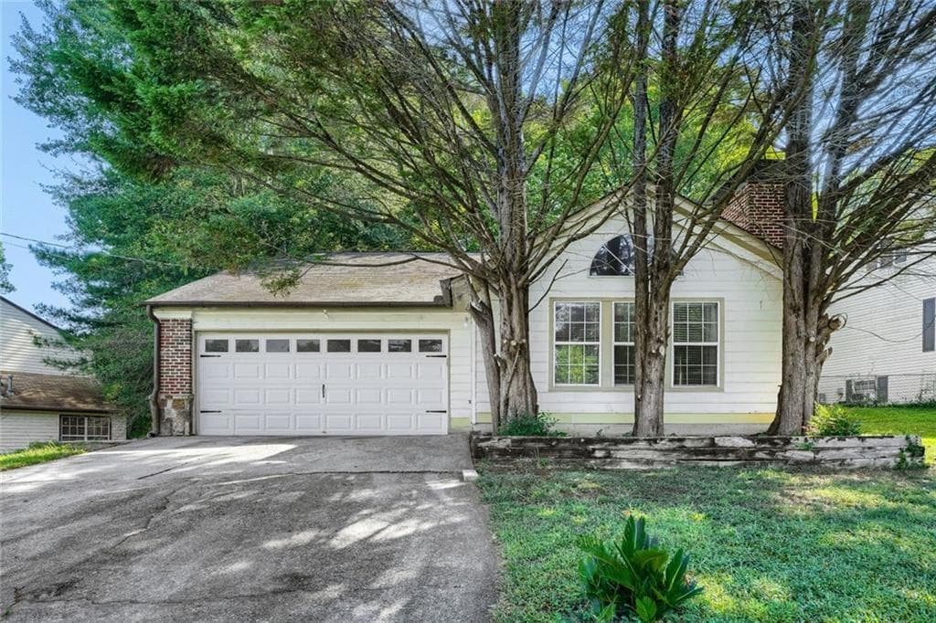 3 bedroom, 3 bathroom, 1,430 sq ft single family residence for sale at 5754 Western Hills Drive, Norcross, GA 30071 — photo 2