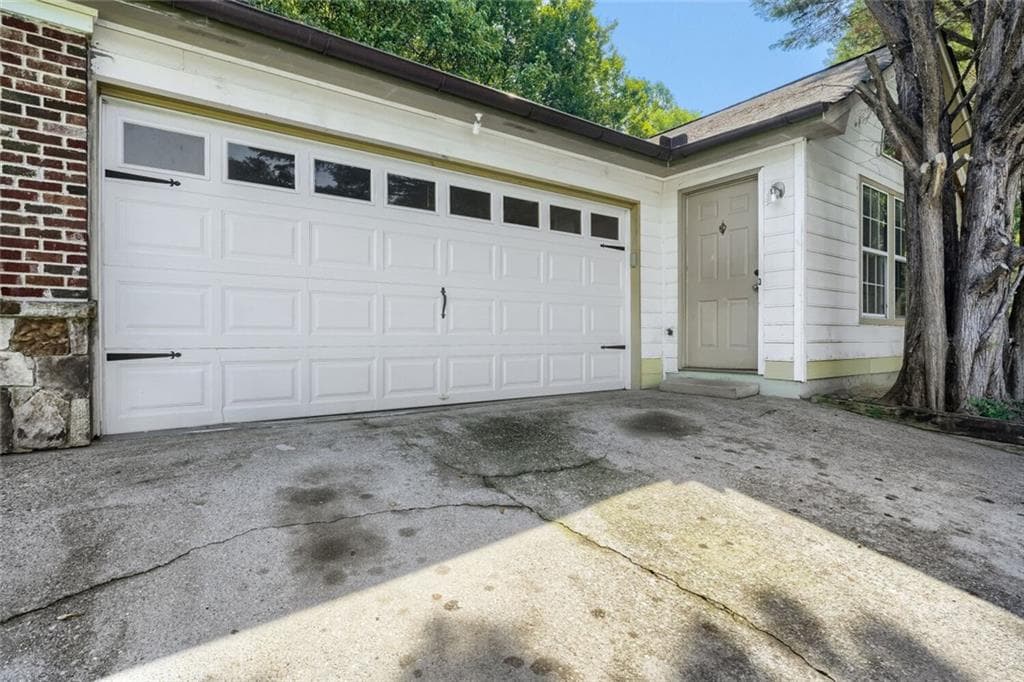 3 bedroom, 3 bathroom, 1,430 sq ft single family residence for sale at 5754 Western Hills Drive, Norcross, GA 30071 — photo 4