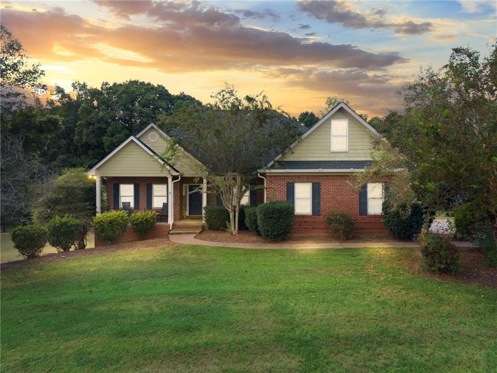 5 bedroom, 3 bathroom, 4,400 sq ft single family residence for sale at 70 Line Drive, Newborn, GA 30056