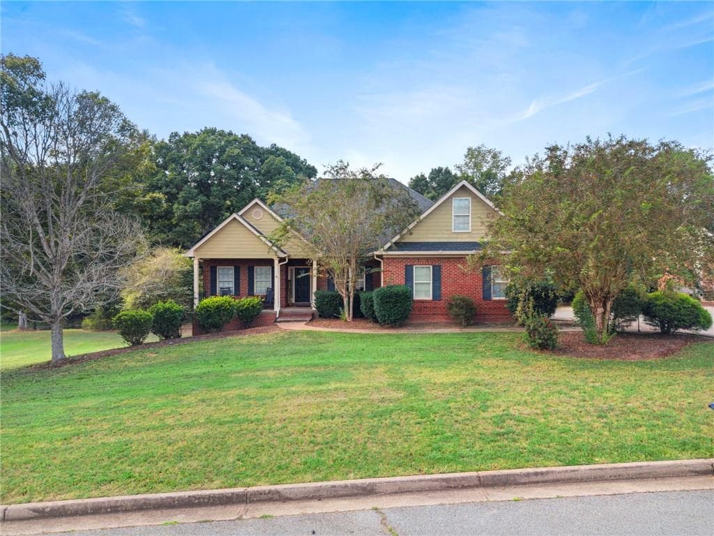 5 bedroom, 3 bathroom, 4,400 sq ft single family residence for sale at 70 Line Drive, Newborn, GA 30056 — photo 4