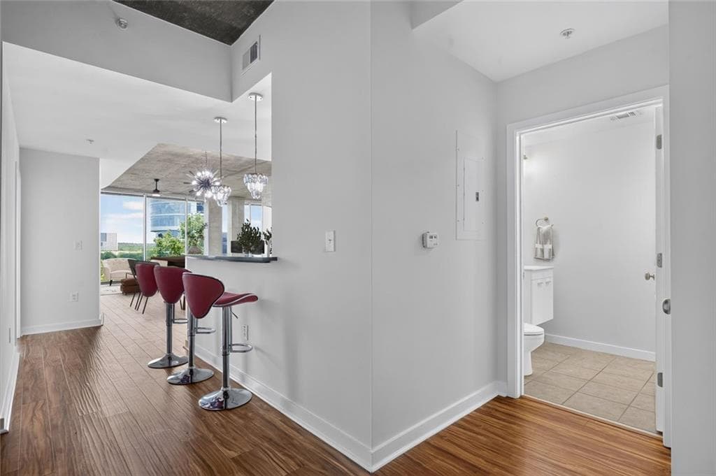 2 bedroom, 3 bathroom, 1,344 sq ft condominium for sale at 3300 Windy Ridge Parkway 913, Atlanta, GA 30339 — photo 2