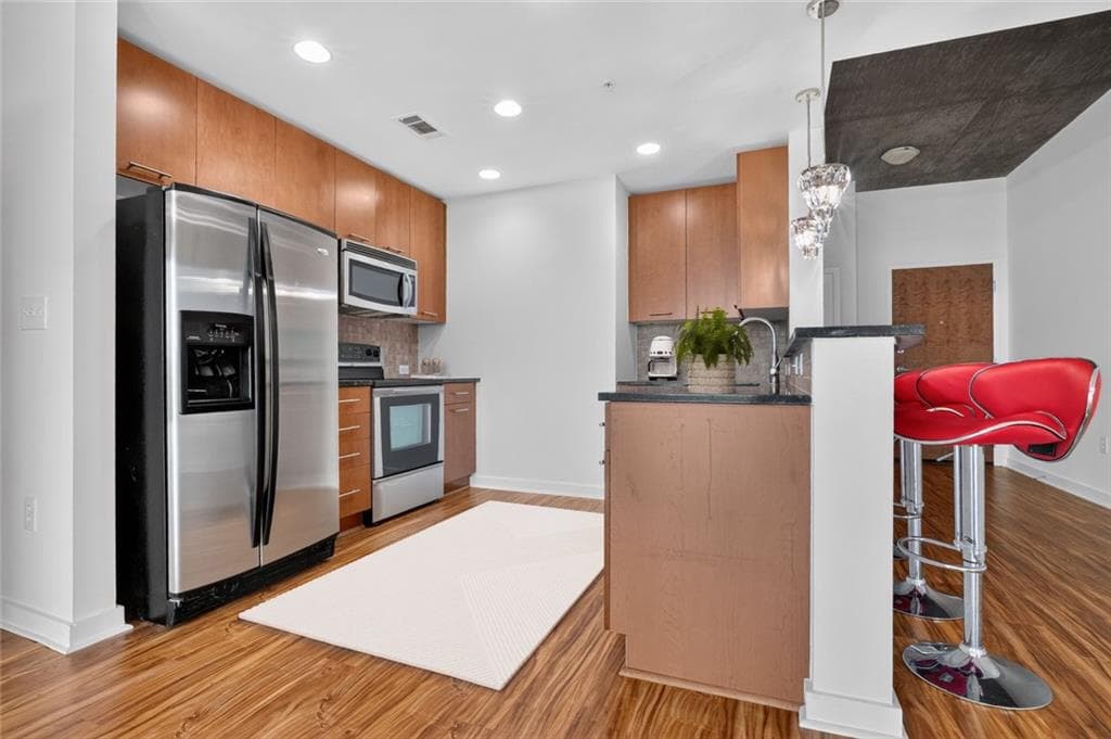 2 bedroom, 3 bathroom, 1,344 sq ft condominium for sale at 3300 Windy Ridge Parkway 913, Atlanta, GA 30339 — photo 3