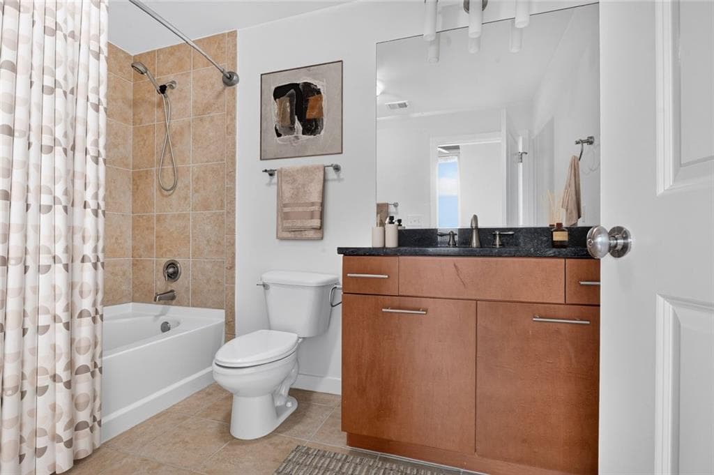 2 bedroom, 3 bathroom, 1,344 sq ft condominium for sale at 3300 Windy Ridge Parkway 913, Atlanta, GA 30339 — photo 9