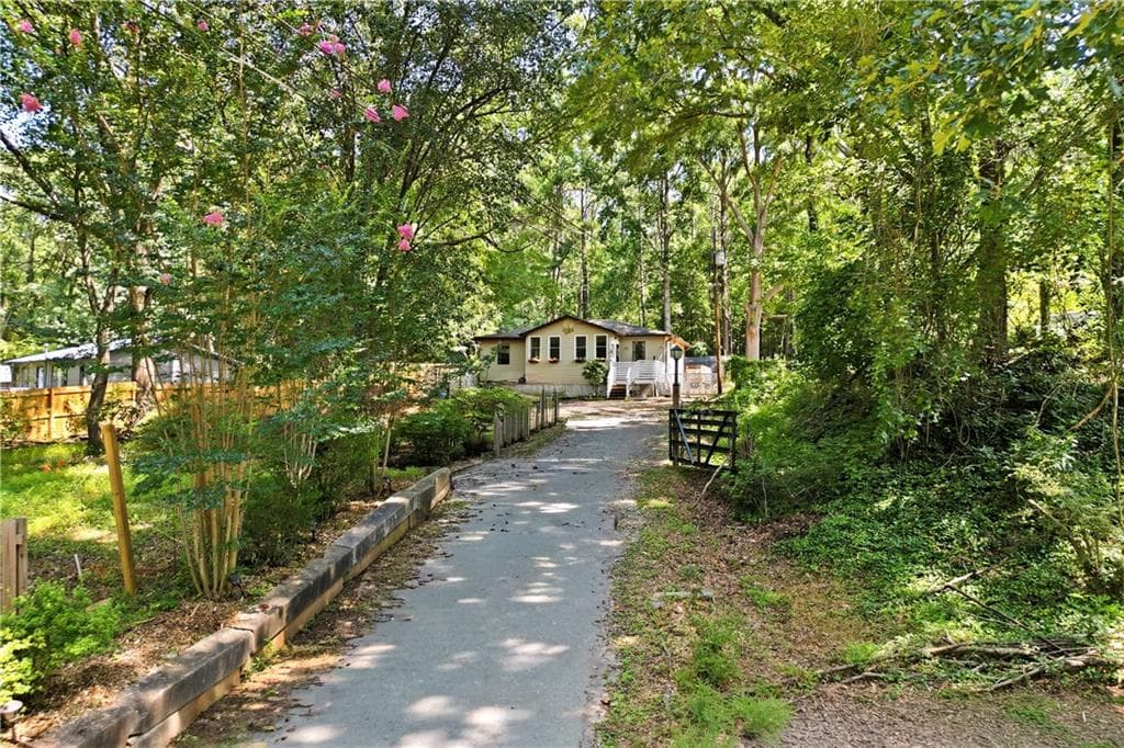 3 bedroom, 1 bathroom, 1,116 sq ft single family residence for sale at 80 Belair Drive, Stockbridge, GA 30281 — photo 2