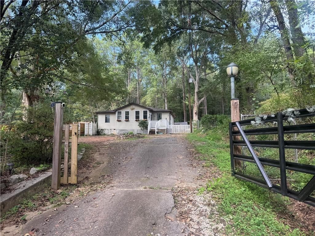 3 bedroom, 1 bathroom, 1,116 sq ft single family residence for sale at 80 Belair Drive, Stockbridge, GA 30281 — photo 1 of 28