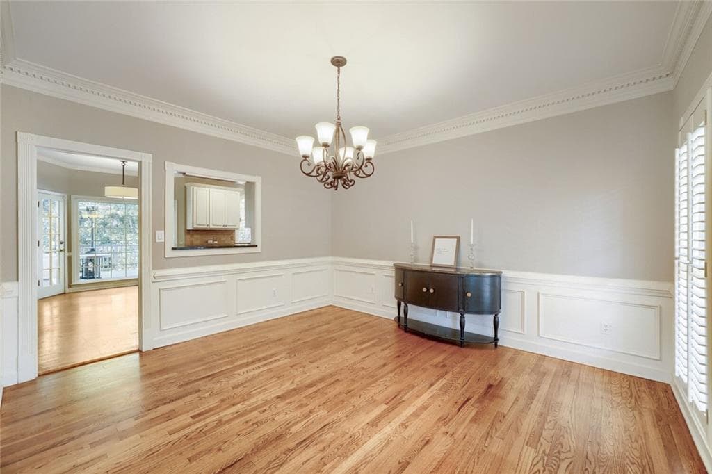 5 bedroom, 4 bathroom, 3,300 sq ft single family residence for sale at 330 S Satinwood Place, Roswell, GA 30076 — photo 4