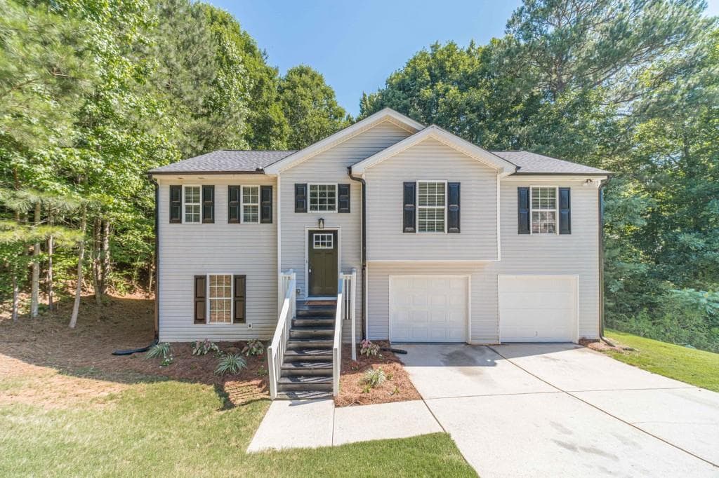 3 bedroom, 3 bathroom, 1,799 sq ft single family residence for sale at 1825 River Run Road, Monroe, GA 30656