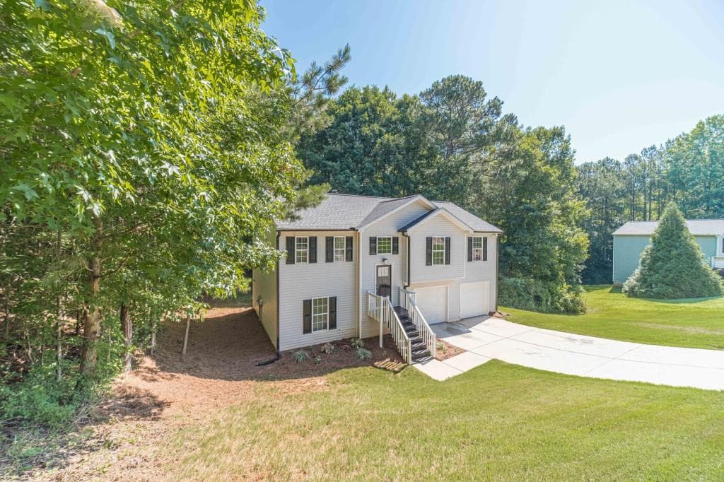 3 bedroom, 3 bathroom, 1,799 sq ft single family residence for sale at 1825 River Run Road, Monroe, GA 30656 — photo 2