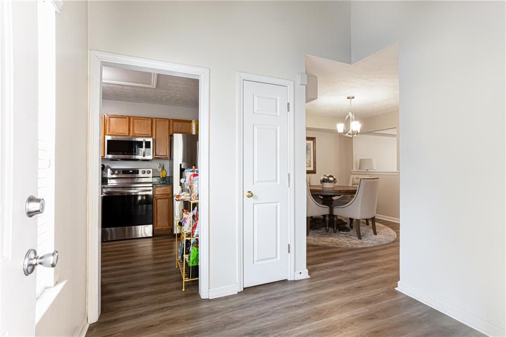 3 bedroom, 2 bathroom, 1,471 sq ft townhouse for sale at 6551 Wellington Chase Court, Lithonia, GA 30058 — photo 3