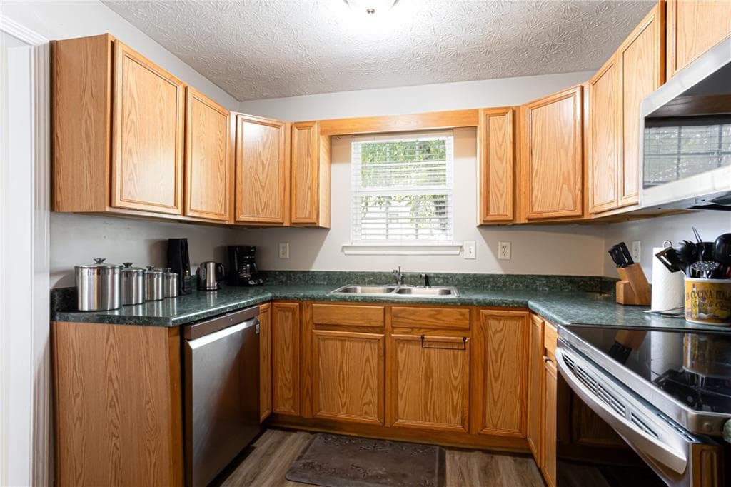 3 bedroom, 2 bathroom, 1,471 sq ft townhouse for sale at 6551 Wellington Chase Court, Lithonia, GA 30058 — photo 5