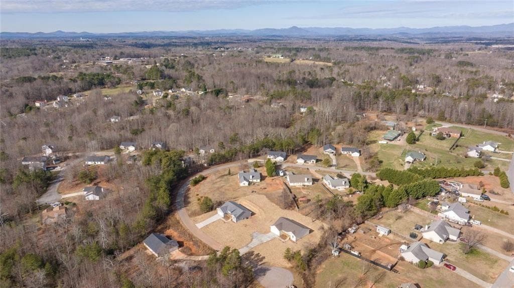 3 bedroom, 2 bathroom, 1,618 sq ft single family residence for sale at 613 Cypress Drive, Mount Airy, GA 30563 — photo 5