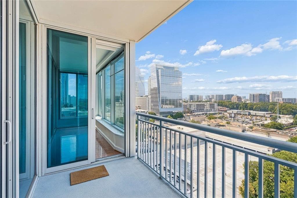1 bedroom, 1 bathroom, 936 sq ft condominium for sale at 3338 Peachtree Road 1810, Atlanta, GA 30326