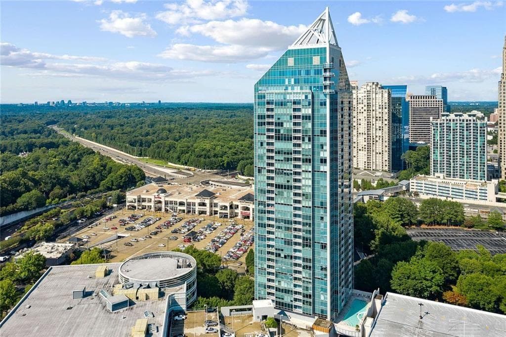 1 bedroom, 1 bathroom, 936 sq ft condominium for sale at 3338 Peachtree Road 1810, Atlanta, GA 30326 — photo 3