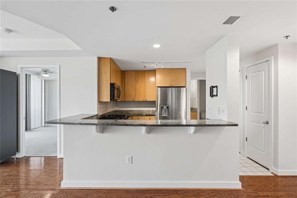 1 bedroom, 1 bathroom, 936 sq ft condominium for sale at 3338 Peachtree Road 1810, Atlanta, GA 30326 — photo 5