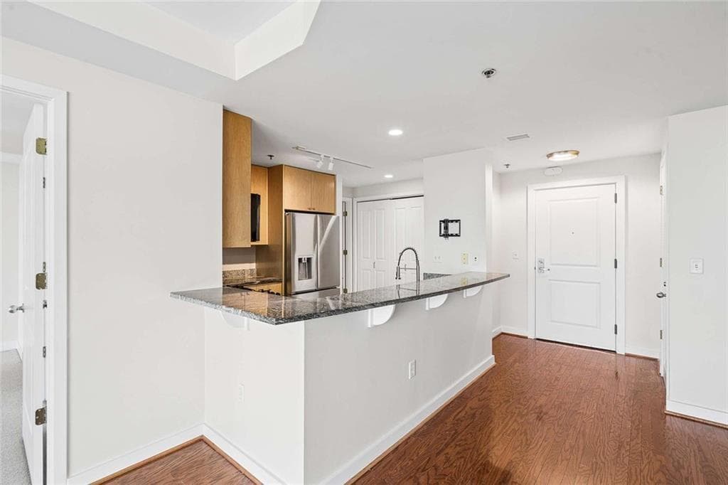 1 bedroom, 1 bathroom, 936 sq ft condominium for sale at 3338 Peachtree Road 1810, Atlanta, GA 30326 — photo 6