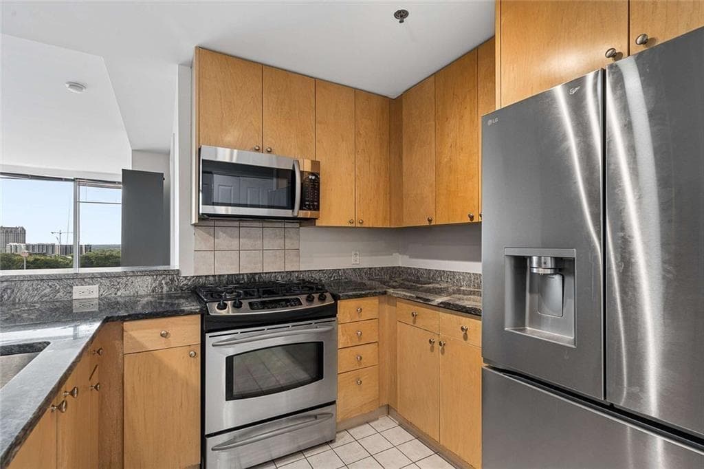 1 bedroom, 1 bathroom, 936 sq ft condominium for sale at 3338 Peachtree Road 1810, Atlanta, GA 30326 — photo 10