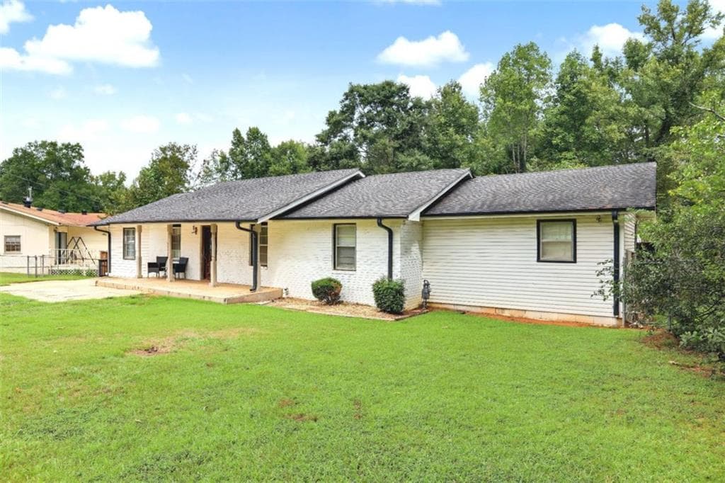 3 bedroom, 3 bathroom, 2,591 sq ft single family residence for sale at 307 Elizabeth Lane, Griffin, GA 30223 — photo 2