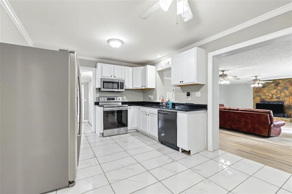 3 bedroom, 3 bathroom, 2,591 sq ft single family residence for sale at 307 Elizabeth Lane, Griffin, GA 30223 — photo 9