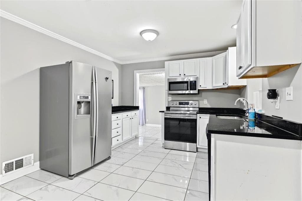 3 bedroom, 3 bathroom, 2,591 sq ft single family residence for sale at 307 Elizabeth Lane, Griffin, GA 30223 — photo 10