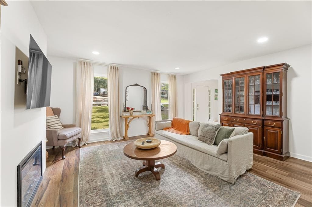 4 bedroom, 4 bathroom, 2,244 sq ft single family residence for sale at 170 Laurel Mill Court, Roswell, GA 30076 — photo 5