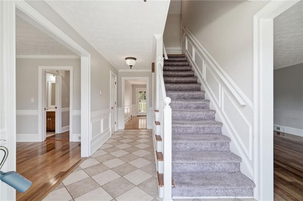 5 bedroom, 3 bathroom, 3,117 sq ft single family residence for sale at 4040 Camaron Way, Snellville, GA 30039 — photo 3