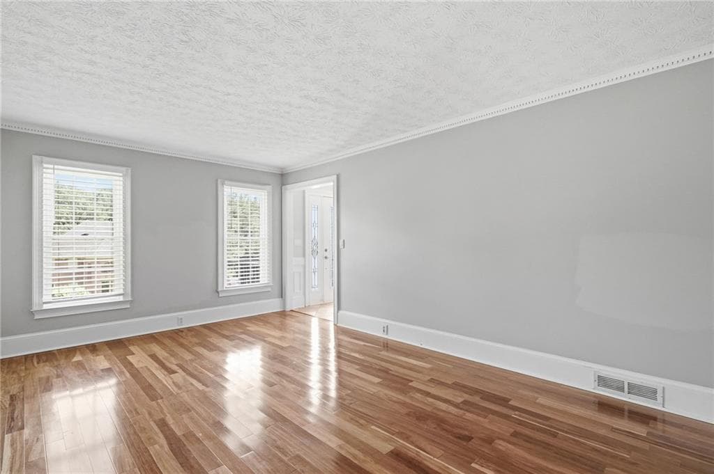 5 bedroom, 3 bathroom, 3,117 sq ft single family residence for sale at 4040 Camaron Way, Snellville, GA 30039 — photo 6