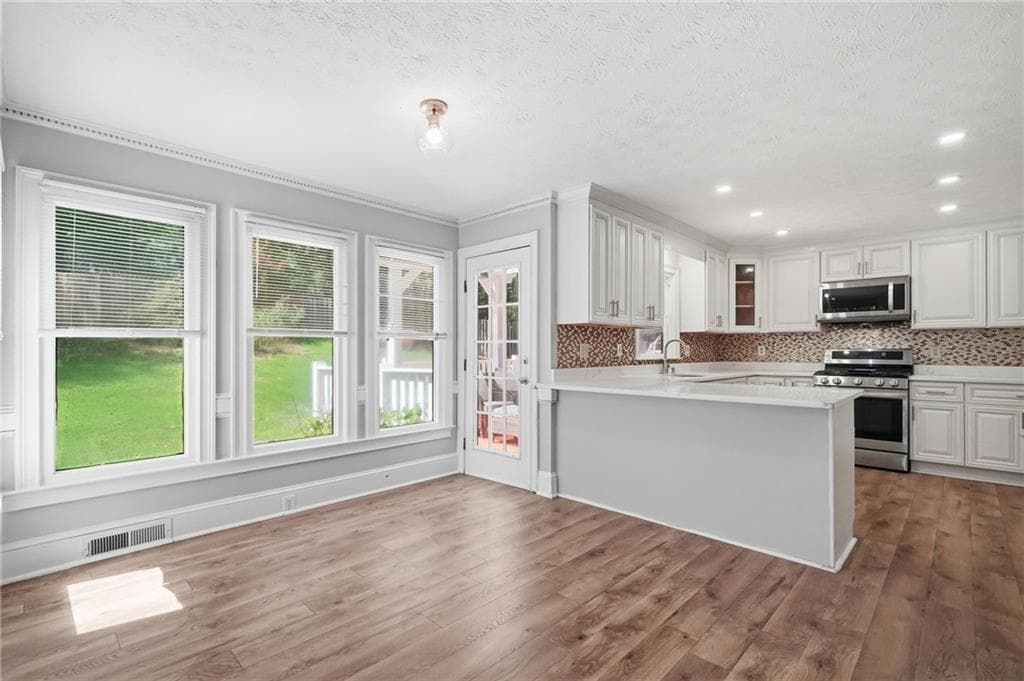 5 bedroom, 3 bathroom, 3,117 sq ft single family residence for sale at 4040 Camaron Way, Snellville, GA 30039 — photo 7