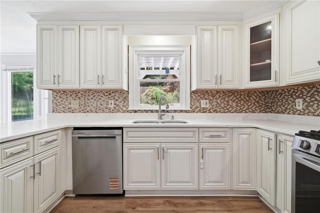 5 bedroom, 3 bathroom, 3,117 sq ft single family residence for sale at 4040 Camaron Way, Snellville, GA 30039 — photo 9