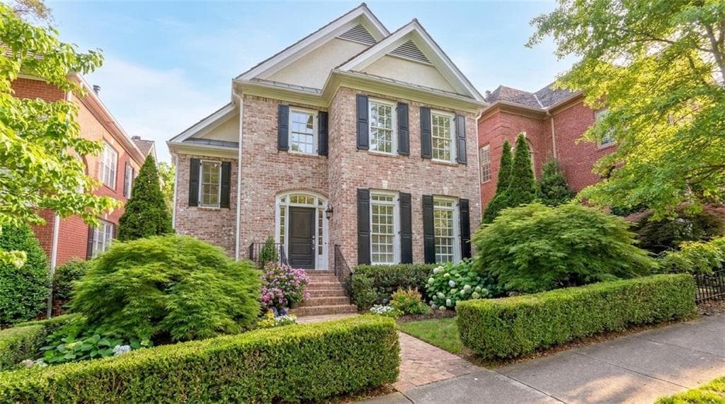 4 bedroom, 4 bathroom, 3,946 sq ft single family residence for rent at 704 Longleaf Drive, Atlanta, GA 30342 for $6,000 a month — photo 2