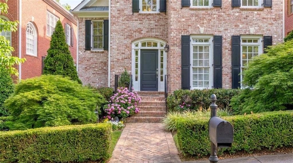 4 bedroom, 4 bathroom, 3,946 sq ft single family residence for rent at 704 Longleaf Drive, Atlanta, GA 30342 for $6,000 a month — photo 3
