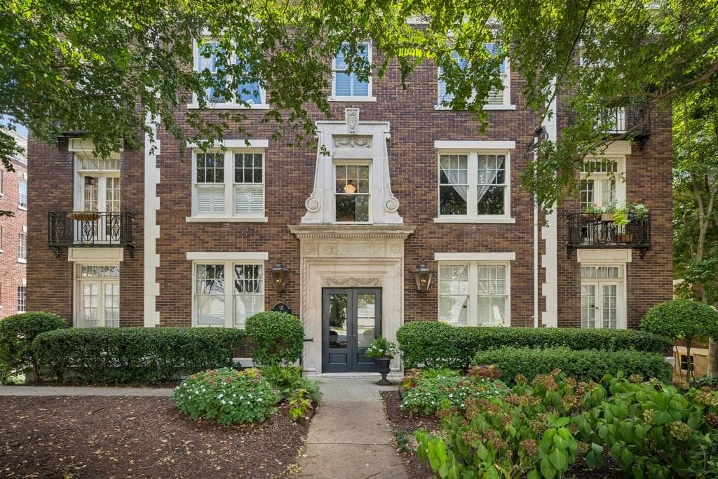 2 bedroom, 1 bathroom, 1,080 sq ft condominium for sale at 18 Collier Road 10, Atlanta, GA 30309