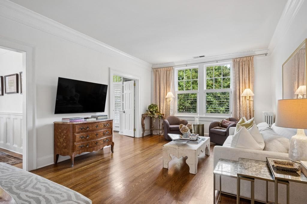 2 bedroom, 1 bathroom, 1,080 sq ft condominium for sale at 18 Collier Road 10, Atlanta, GA 30309 — photo 3