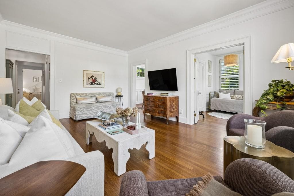 2 bedroom, 1 bathroom, 1,080 sq ft condominium for sale at 18 Collier Road 10, Atlanta, GA 30309 — photo 4