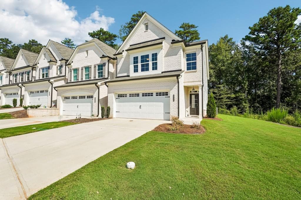 3 bedroom, 3 bathroom, 1,814 sq ft townhouse for sale at 4240 Cavalier Way, Duluth, GA 30097 — photo 2