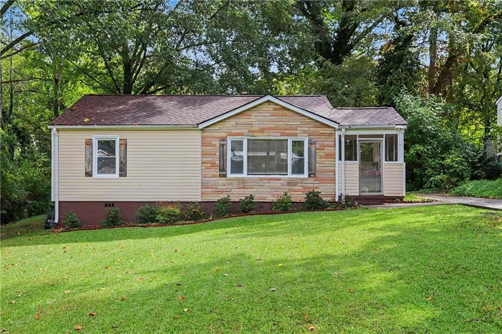 2 bedroom, 1 bathroom, 916 sq ft single family residence for sale at 1764 Lee Street, Decatur, GA 30035 — photo 2