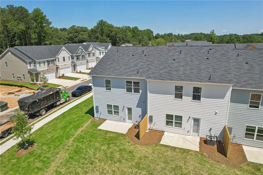 4 bedroom, 3 bathroom, 1,805 sq ft townhouse under contract at 6379 Towhee Way, Morrow, GA 30260 — photo 2