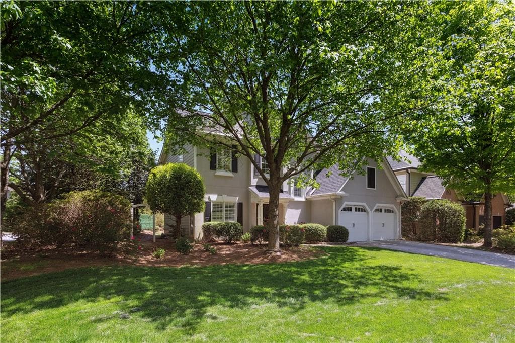 4 bedroom, 3 bathroom, 2,412 sq ft single family residence for sale at 4545 Chelton Court, Smyrna, GA 30080 — photo 4