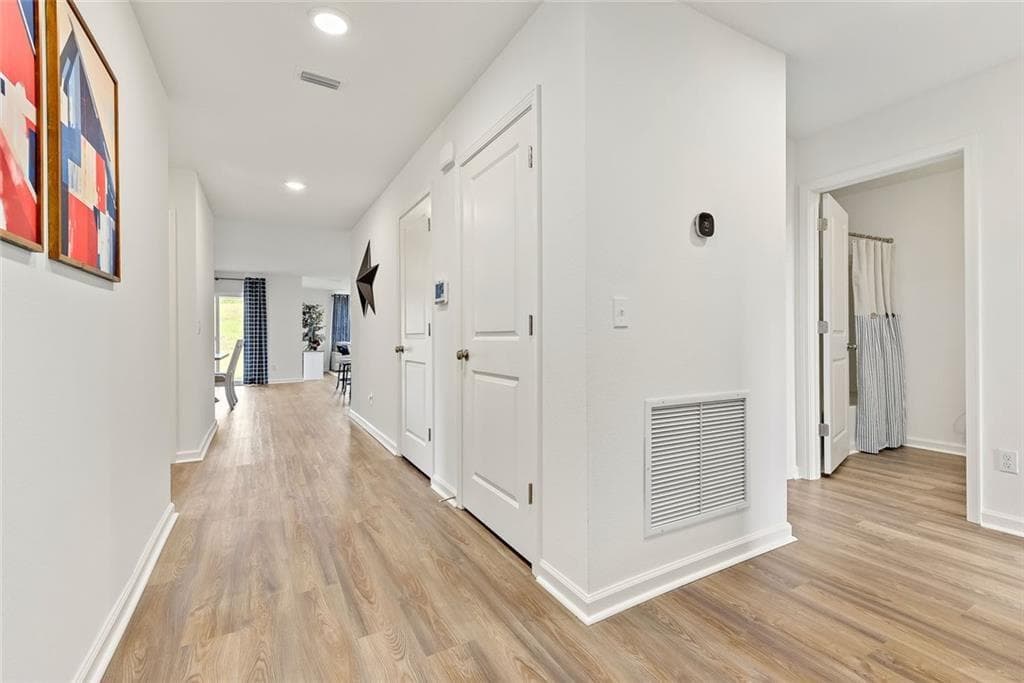 4 bedroom, 2 bathroom, 1,773 sq ft single family residence for sale at 233 Woodlake Landing, Hartwell, GA 30643 — photo 4